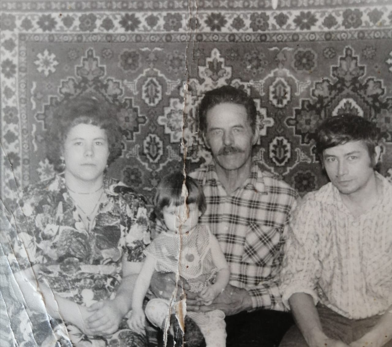 Дочь Мария, Иван Каллистратович, зять, муж Марии и внучка. 1973-1974 гг.